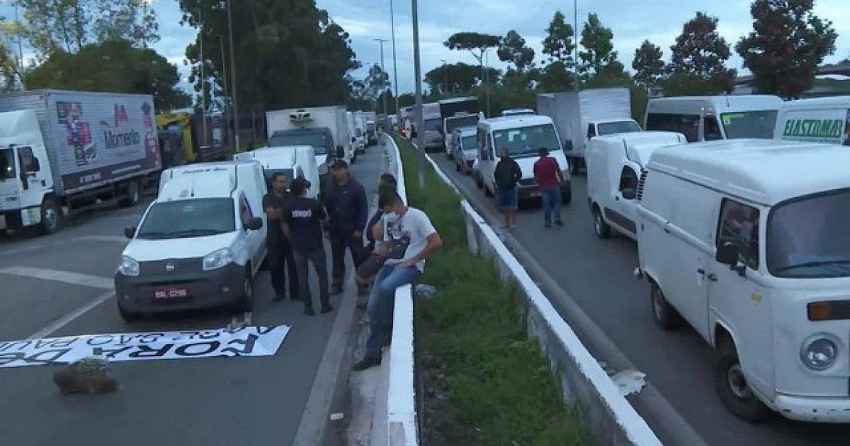 Manifestação na rodovia Castello Branco provoca trânsito em Alphaville
