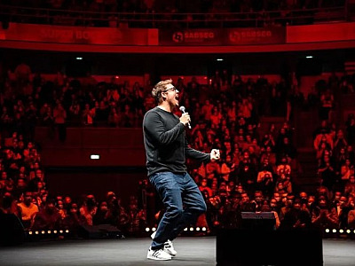 Fábio Porchat se despede de turnê na Praça das Artes