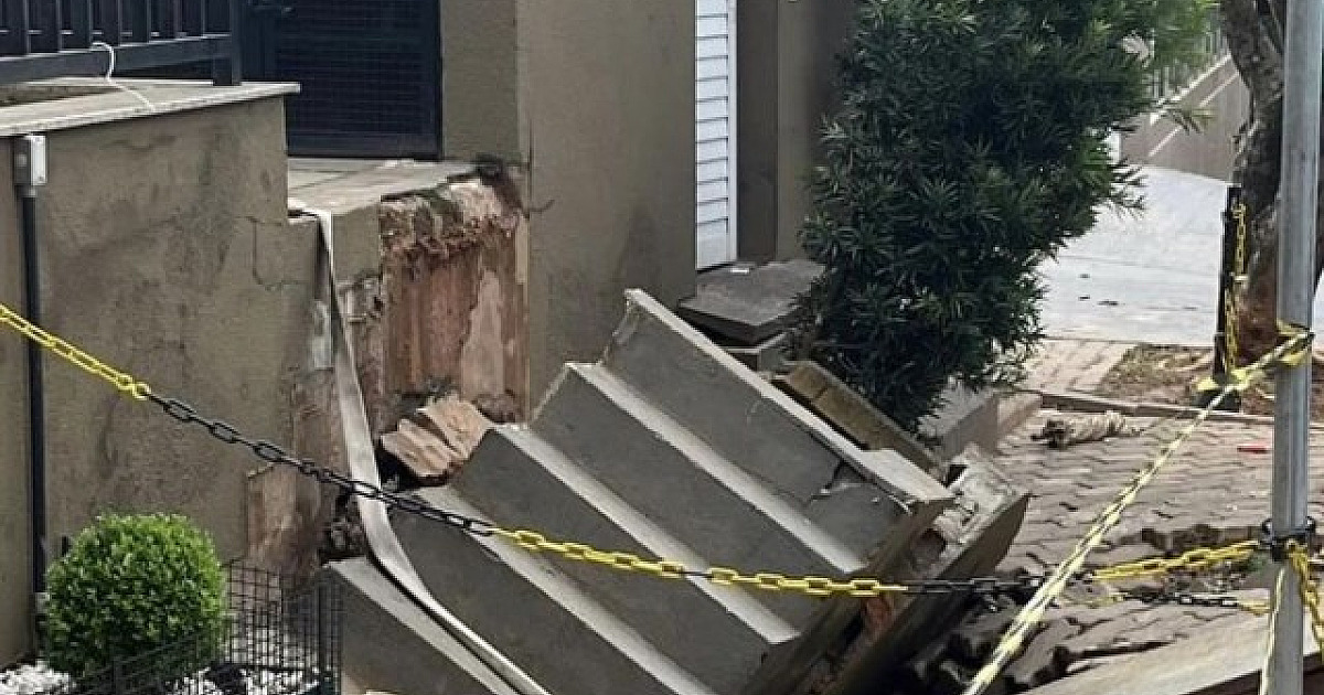 Moradores de Alphaville reclamam de grande buraco na calçada na Av. Ômega