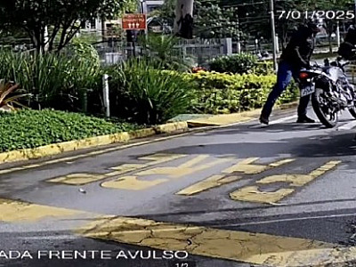 Polícia investiga roubo de moto em Alphaville
