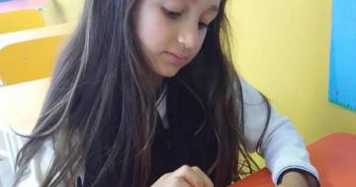 Alunos de escola do bairro produzem artesanato para feira solidária