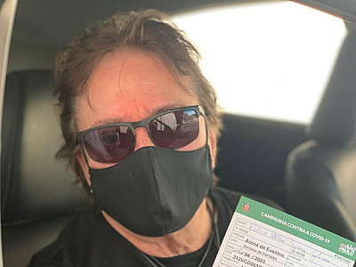 Fábio Jr. é vacinado contra a Covid-19 em Santana de Parnaíba