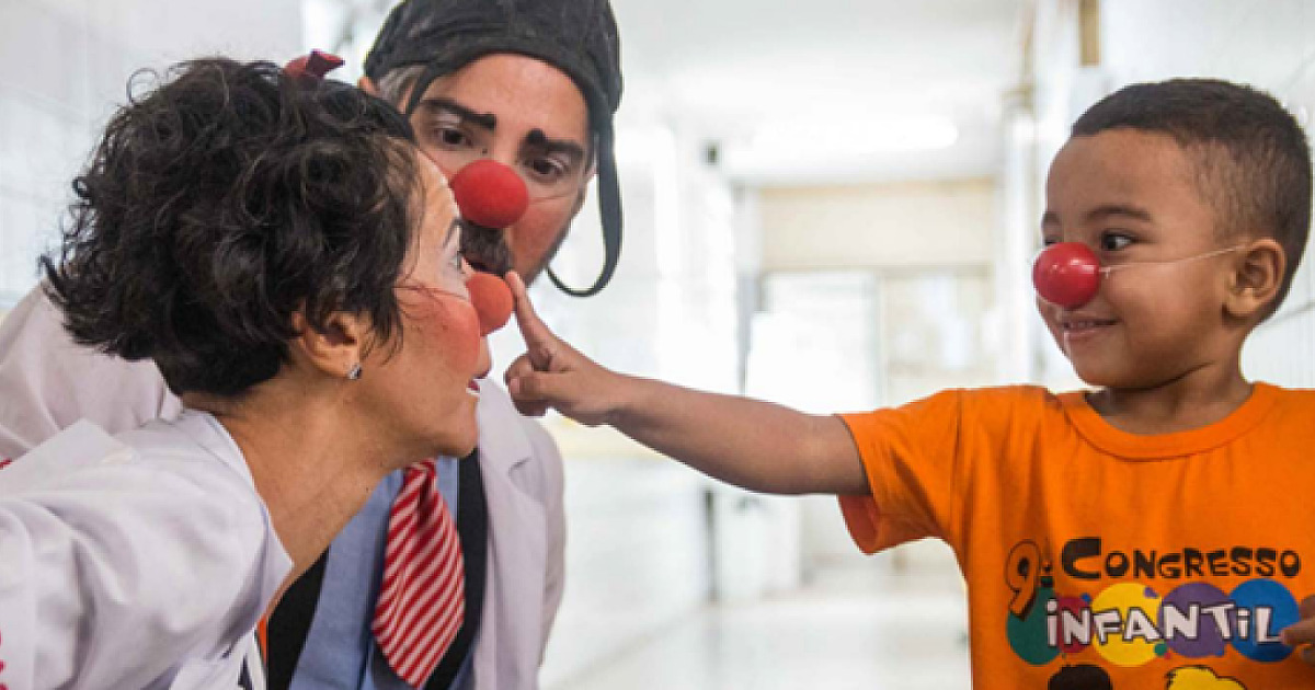 Doutores da Alegria lança campanha para garantir continuidade das ações em hospitais e projetos