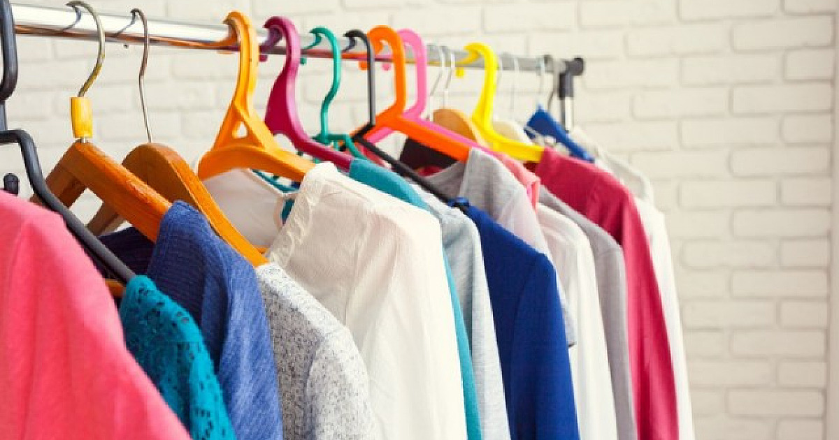 Bazar com roupas e acessórios acontece até sexta-feira (12) em Alphaville