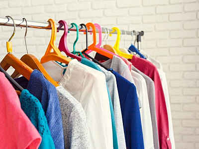 Bazar com roupas e acessórios acontece até sexta-feira (12) em Alphaville