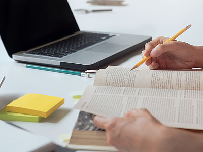 Santander oferece mil bolsas gratuitas de espanhol