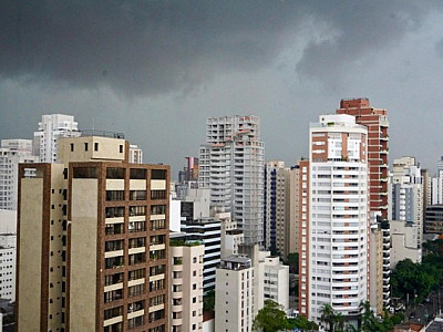 Defesa Civil alerta para início de semana com chuva forte na região