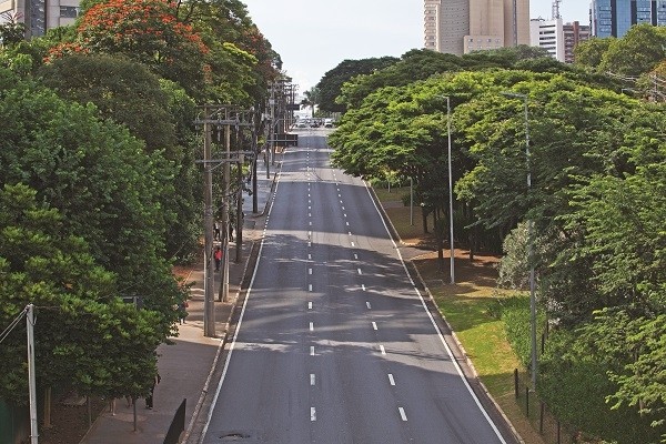 Com 12 casos do novo coronavírus, cidades restringem circulação nas ruas