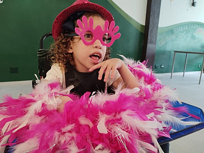 Rainha da Paz pede doação de alimentos para assistidos