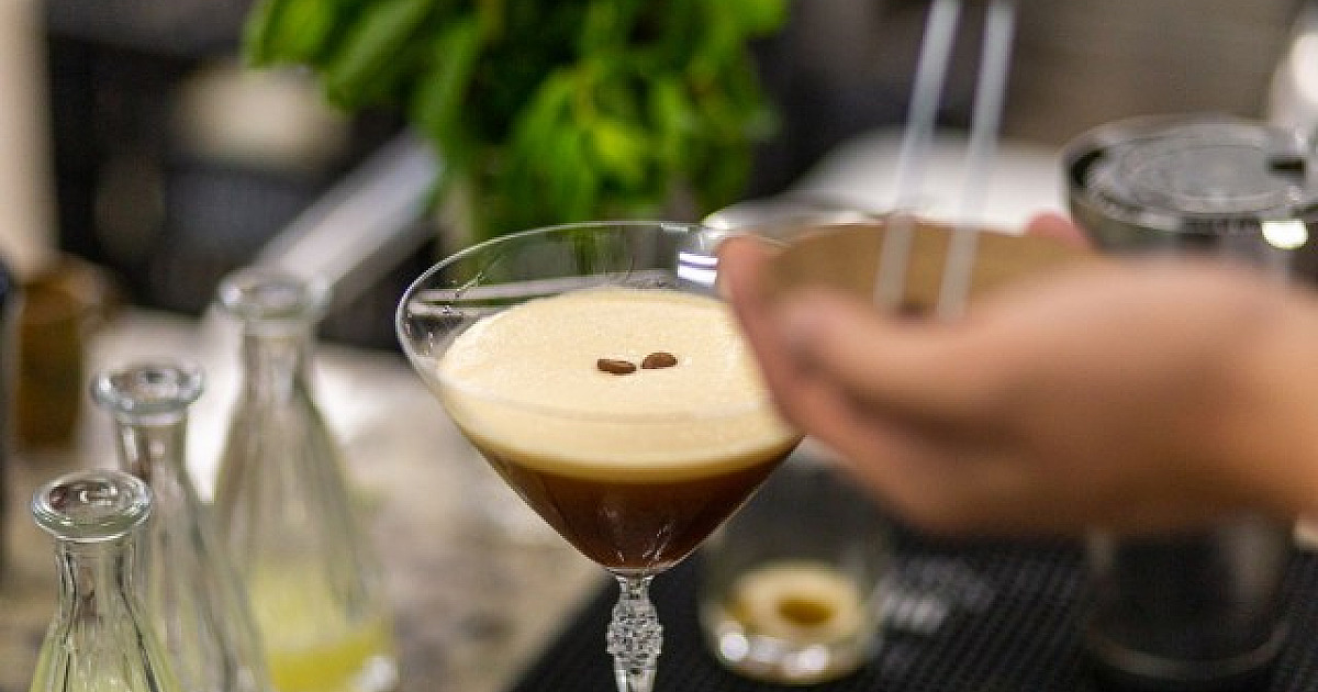 Celebre o dia nacional do café com a receita do Expresso Martini