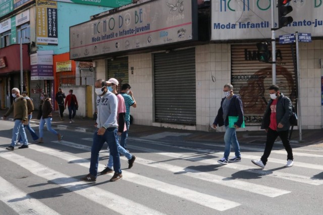 Descarte incorreto das máscaras pode aumentar risco de contaminação