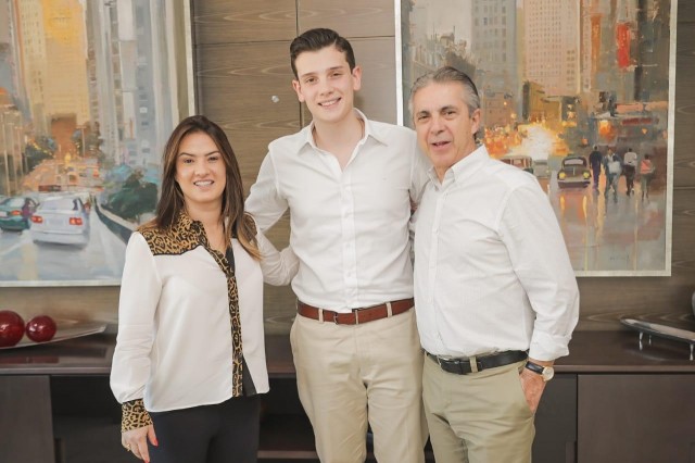 Rubens Furlan e Bruna recebem Silvinho Peccioli Filho