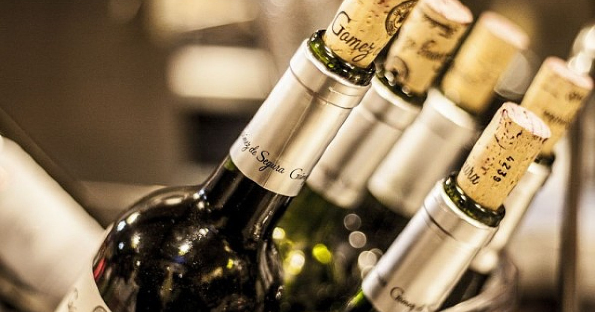 Sommelière da Ville Du Vin Alphaville reúne sugestões de harmonização entre vinhos e fondue