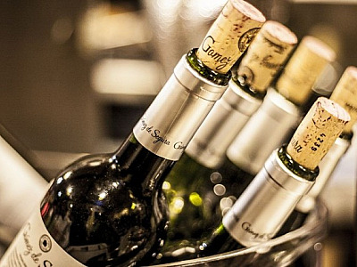 Sommelière da Ville Du Vin Alphaville reúne sugestões de harmonização entre vinhos e fondue