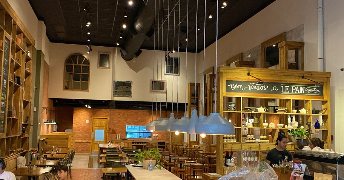 Padarias e cafés com ambiente para negócios atraem, mas tema é polêmico