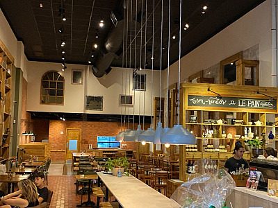 Padarias e cafés com ambiente para negócios atraem, mas tema é polêmico