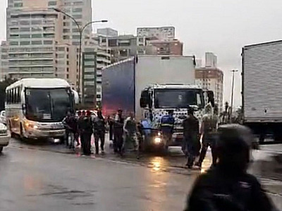 Rodovia Castello Branco fica bloqueada por manifestantes por quase duas horas