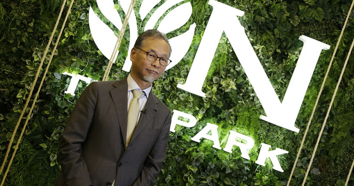 A convite de Renato Ishikawa, cônsul-geral do Japão visita stand de vendas do On the Park, lançament