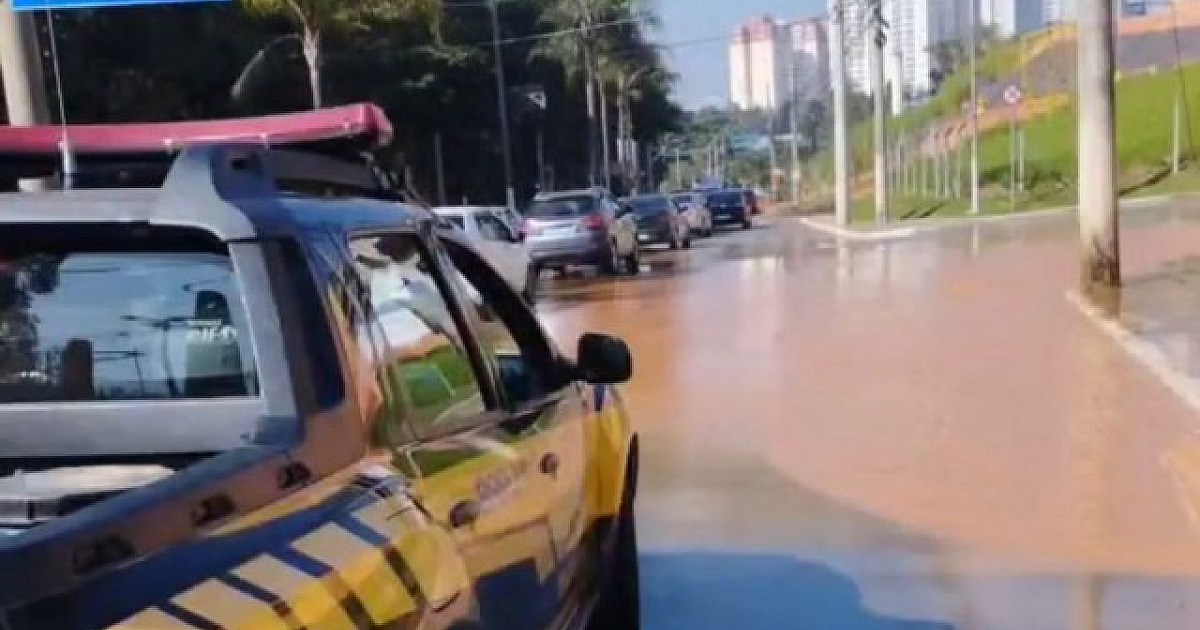 Rompimento de adutora em Barueri compromete abastecimento de água em Alphaville e região
