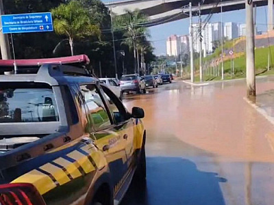 Rompimento de adutora em Barueri compromete abastecimento de água em Alphaville e região