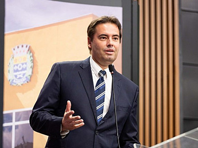 Vereador Fabião anuncia apoio do Novo e minimiza rejeição de contas