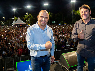 Elvis reaparece em aniversário com protagonismo e exalta Santana de Parnaíba