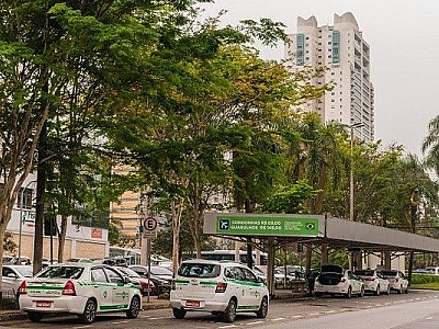 Ponto de táxi da Al. Madeira será reformado