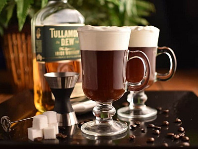 4 drinks quentes para aproveitar no inverno