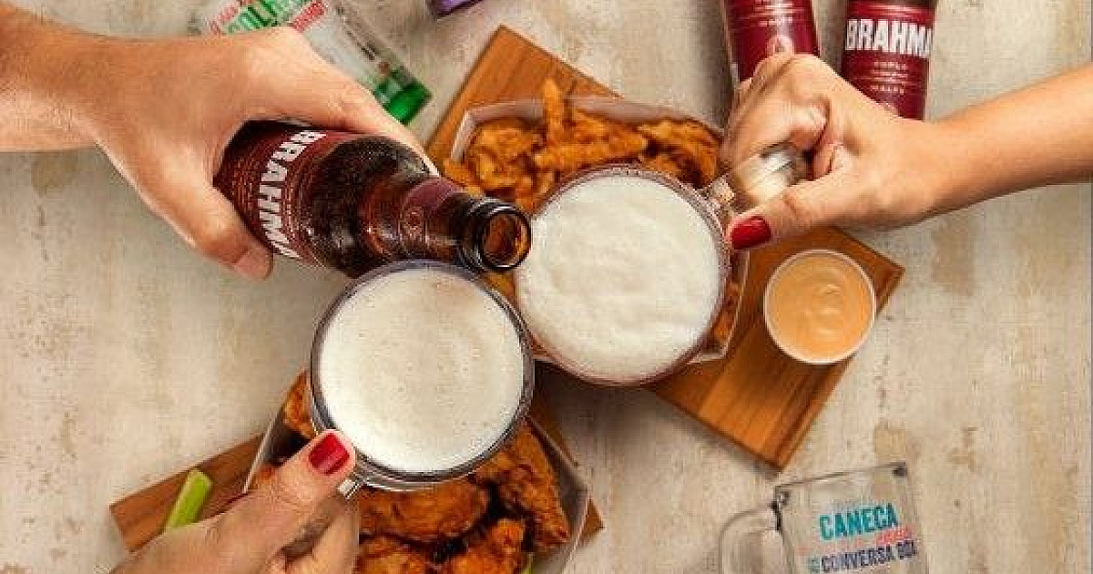 Outback presenteia clientes do delivery com suas famosas canecas de chopp