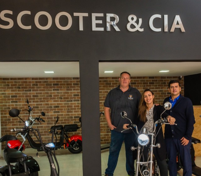 Empresa de veículos elétricos sustentáveis inaugura showroom na região