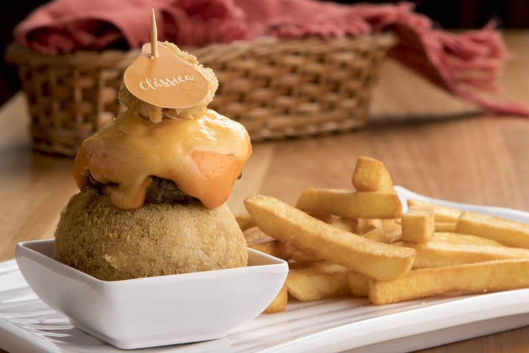 Coxiburguer: a coxinha de hambúrguer com cheddar e bacon