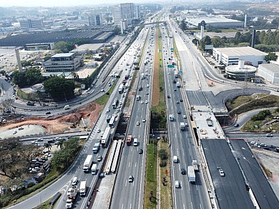 Lançamento de viga altera tráfego da Castello em Barueri no fim de semana