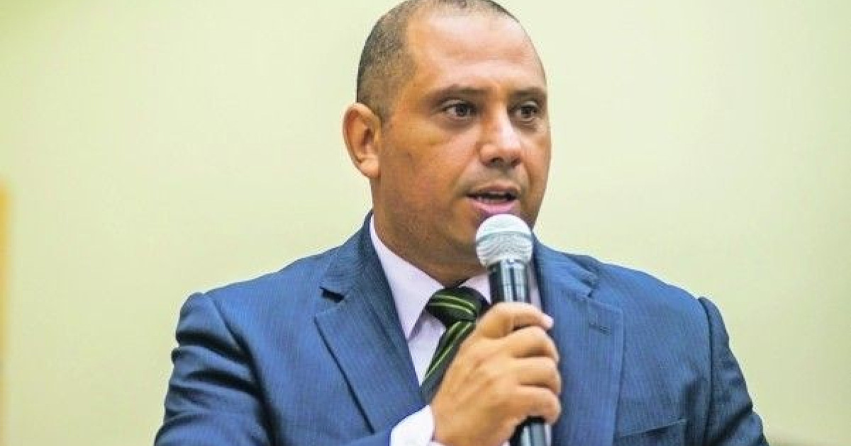 Elvis aposta em perfil popular e indica Marcos Tonho à prefeitura