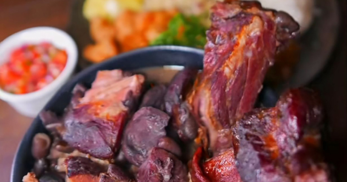 Cão Véio Alphaville aposta em feijoada aos sábados