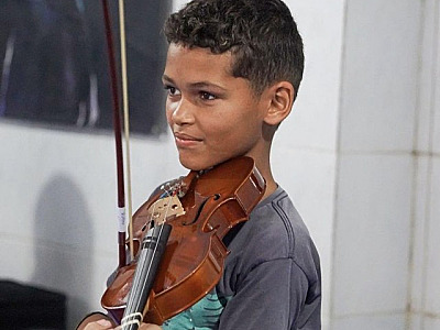 Com show de Zezé de Camargo, Fundação Edmílson terá noite de gala em prol de seus projetos