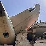 Avião cai na Índia com 242 pessoas a bordo