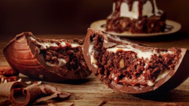 Outback traz de volta seu ovo de chocolate recheado com famoso brownie