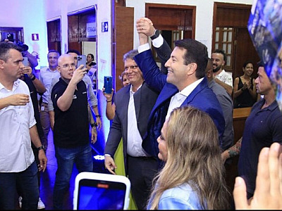 Apoio dos governadores 'deu sorte' à maioria dos prefeitos desde 1988