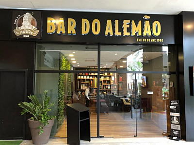 Alpha Square Mall terá show de Mauricio Gasperini no Bar do Alemão