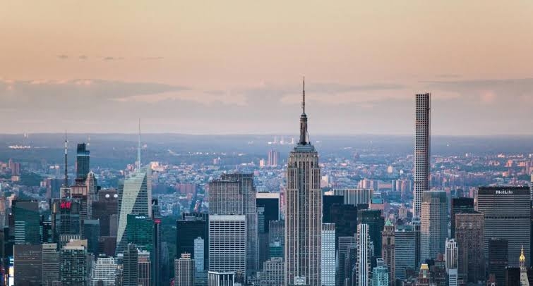 Universidade em Nova York oferece bolsa de 50% para brasileiros em cursos curtos