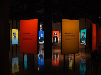 Nova exposição do Museu da Língua Portuguesa celebra a fala e os sotaques brasileiros