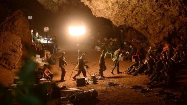 Netflix produzirá série sobre meninos tailandeses que ficaram presos em caverna