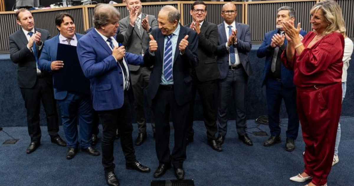 Clima de despedida marca últimas sessões legislativas na região