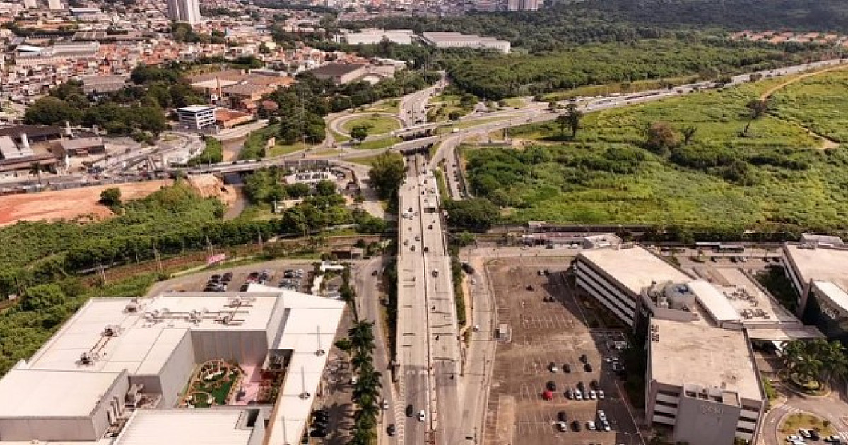 Para obras de reparo, Barueri realiza intervenções em viaduto próximo ao Parque Shopping