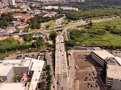 Para obras de reparo, Barueri realiza intervenções em viaduto próximo ao Parque Shopping