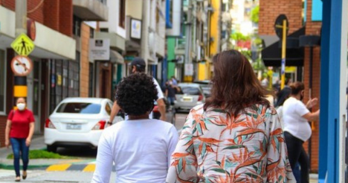 Shoppings do bairro iniciam período de abertura de vagas temporárias