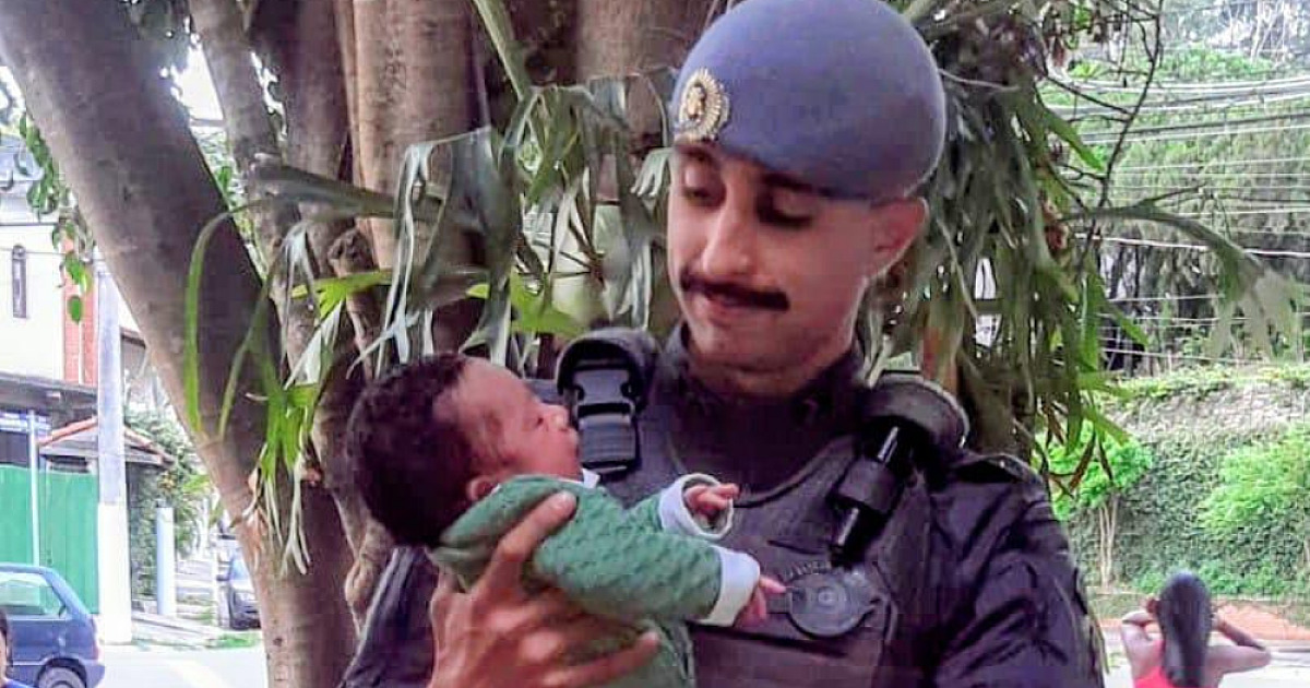 Policiais do 5º BAEP salvam recém-nascido engasgado em Barueri