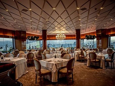 Terraço Itália presenteia casais com garrafa de champagne neste Dia dos Namorados