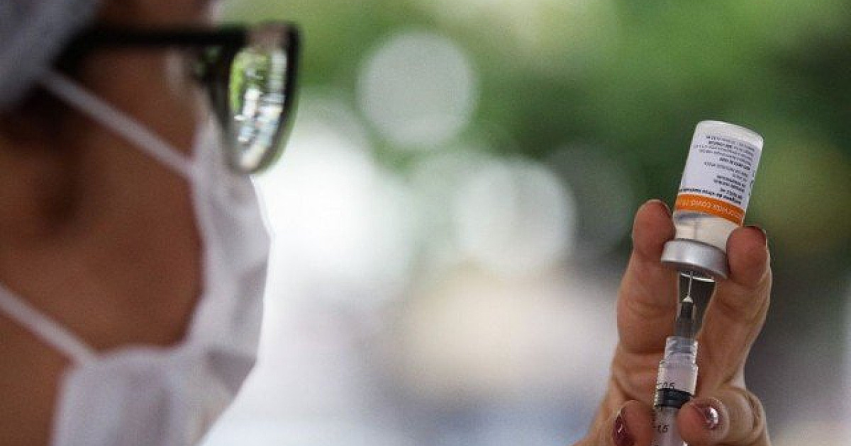 Governo de SP anuncia vacinação contra Covid-19 de pessoas entre 45 e 49 anos com comorbidades e def