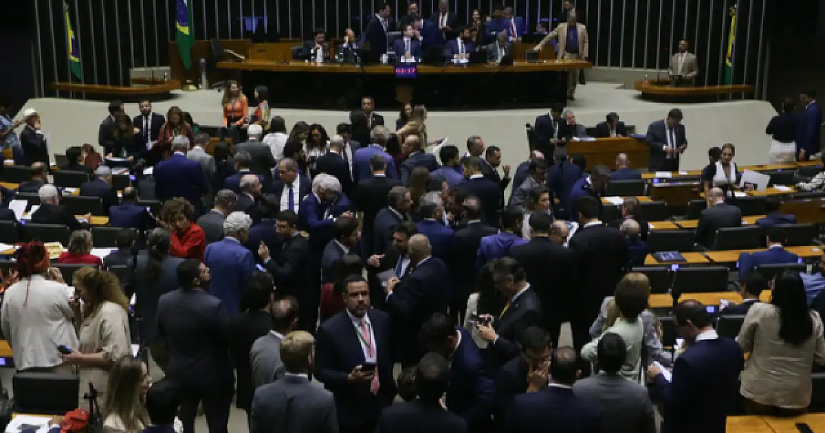 Câmara aprova isenção do IR para quem ganha até R$ 5 mil